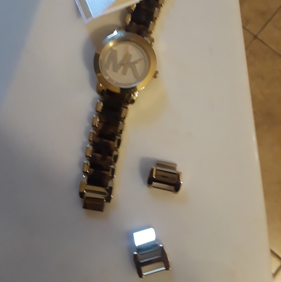 Watch - Picture 5 of 5